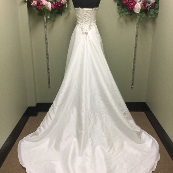 Maggie Sottero, Designer Size 6, Wedding Dress, Store Sample, On Sample - Picture 4 of 4